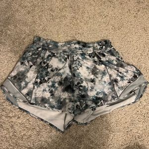 Lulu Lemon Hotty Hot Low Rise, Size 6, 4inch